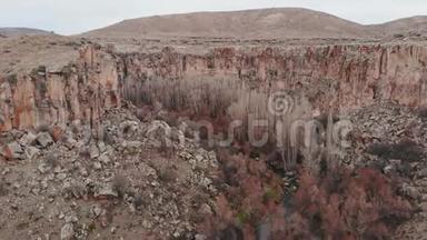 土耳其的伊赫<strong>拉拉</strong>山谷，被称为`伊赫<strong>拉拉</strong>·瓦迪西`在土耳其，山谷是最大的峡谷，有绿色的树木和